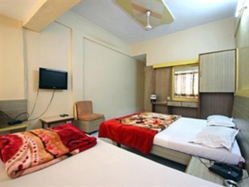 Hotel Tourist International Pune Ngoại thất bức ảnh